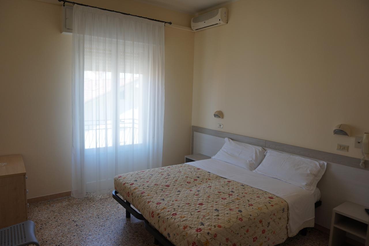 Hotel Ines Cesenatico Exterior photo